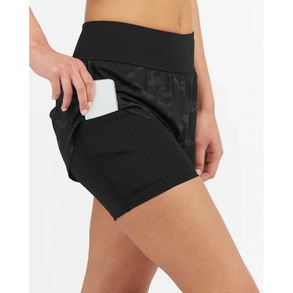 NWT SPANX Get Moving Wicking Performance Black Camo Athletic Shorts 50227R Small - Picture 2 of 7